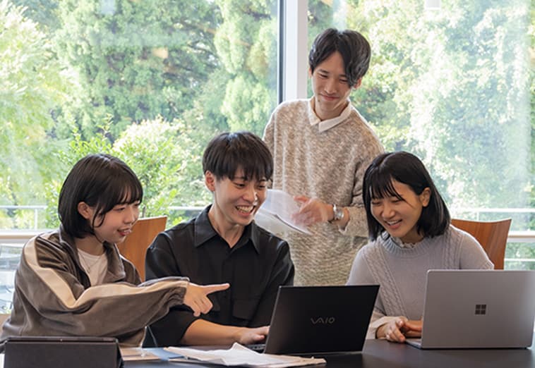 授業を受ける生徒